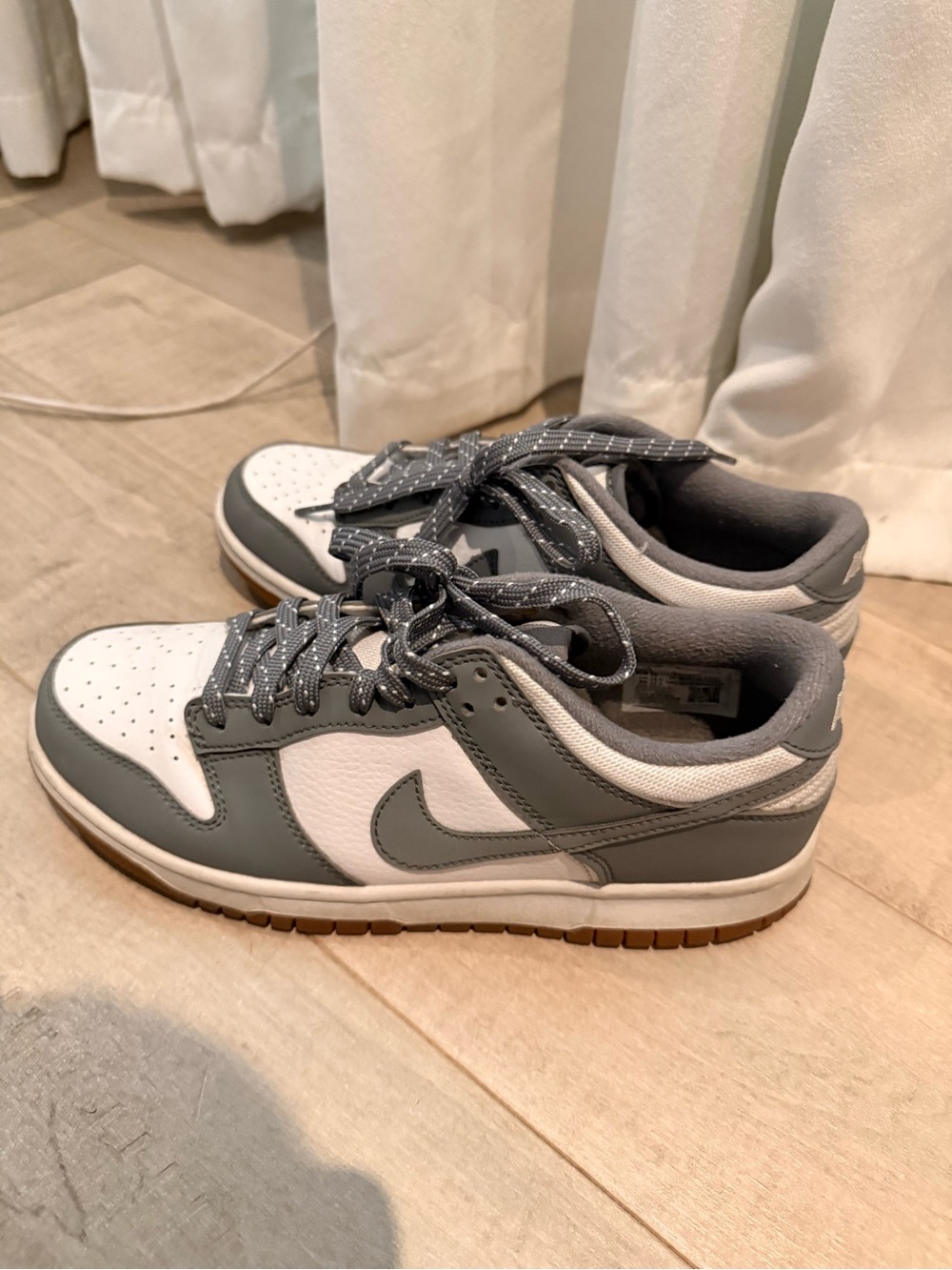 Women’s Gray and White Low-Dunks